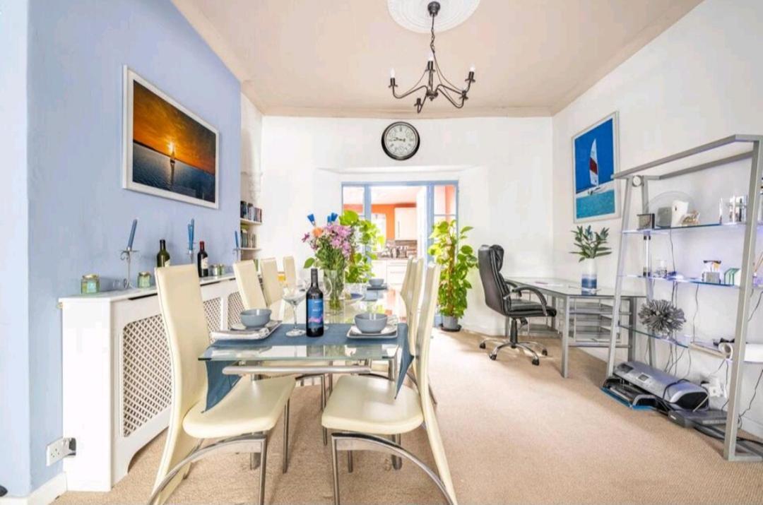 The Mews - Less Than 1km To Centre - Stadium - Castle - 10 Min Walk Guest house 5*