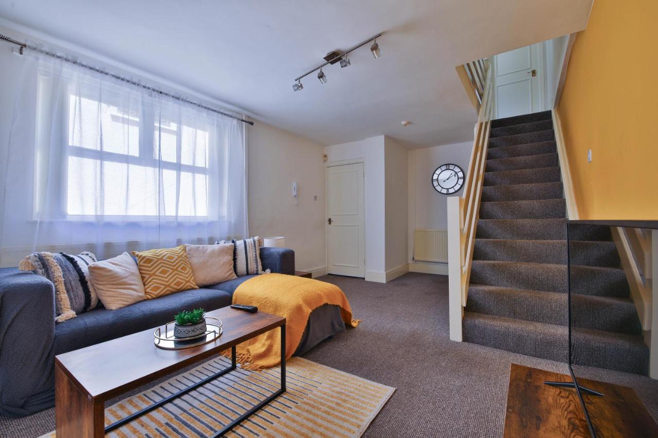 Stayright 2 Bed Flat- 10 Mins Walk To Castle & Centre