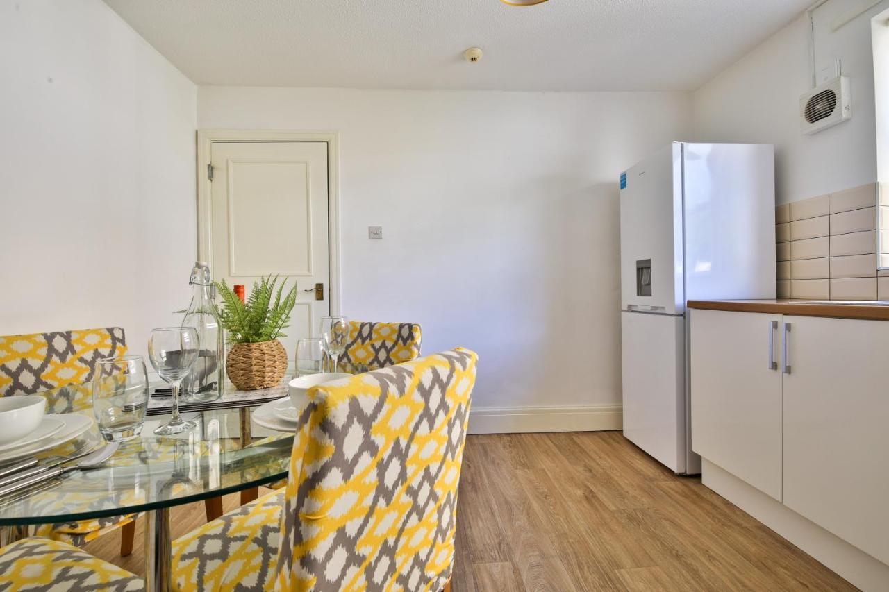 Stayright 2 Bed Flat- 10 Mins Walk To Castle & Centre Apartment
