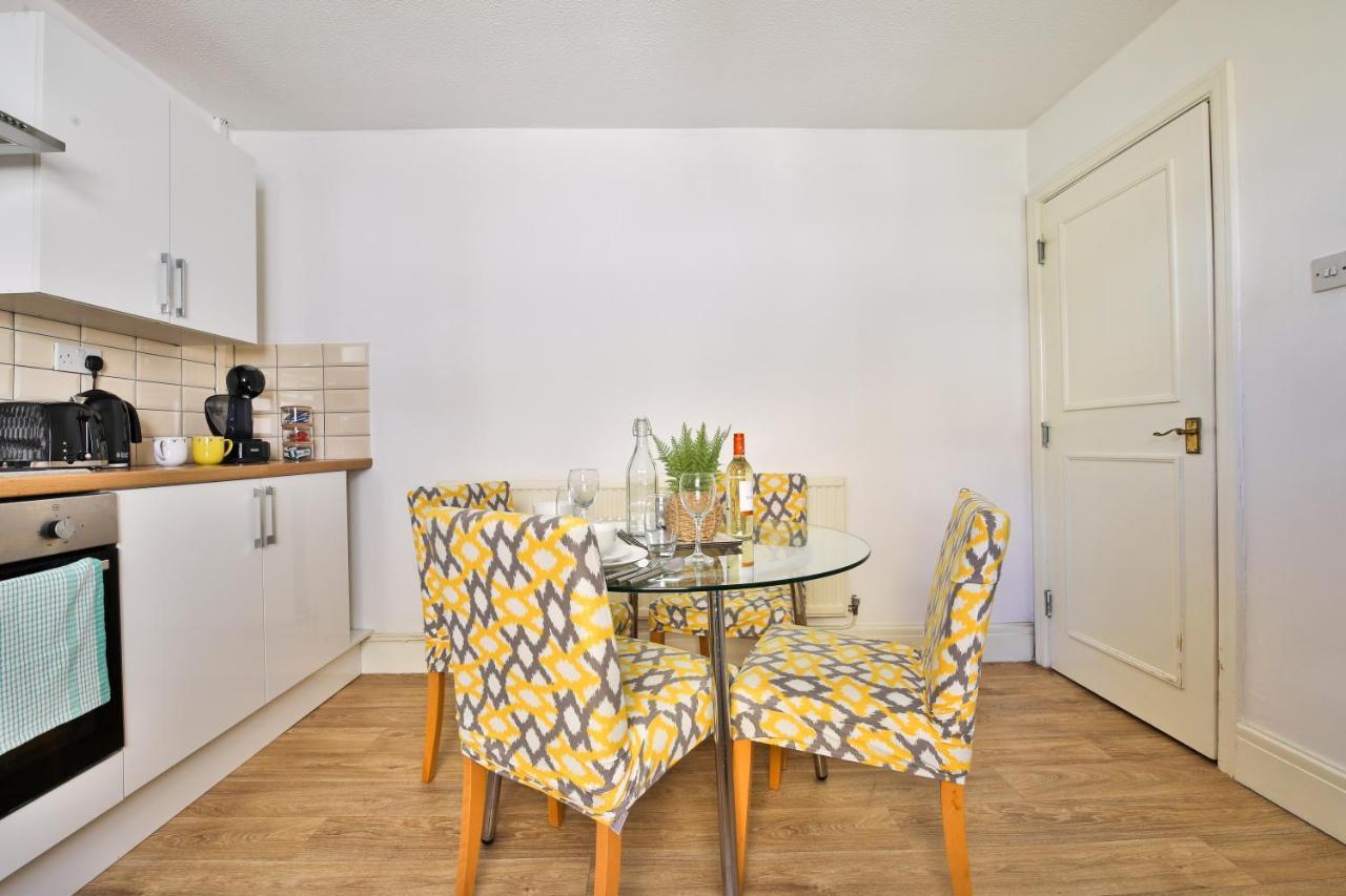 Stayright 2 Bed Flat- 10 Mins Walk To Castle & Centre Apartment
