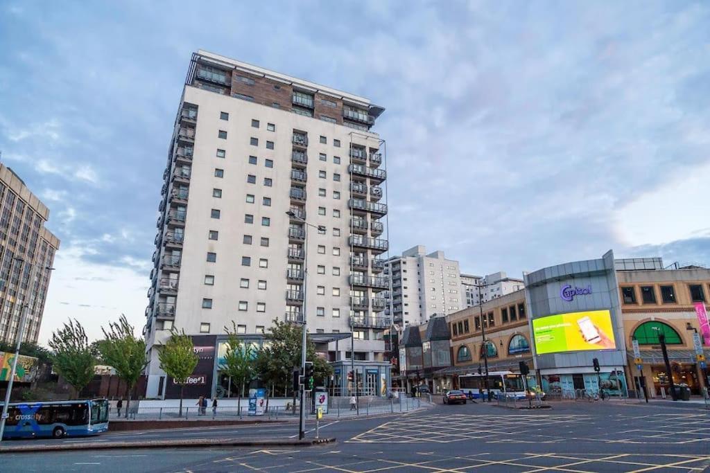 Apartment Contemporary Centre In The Aspect Cardiff