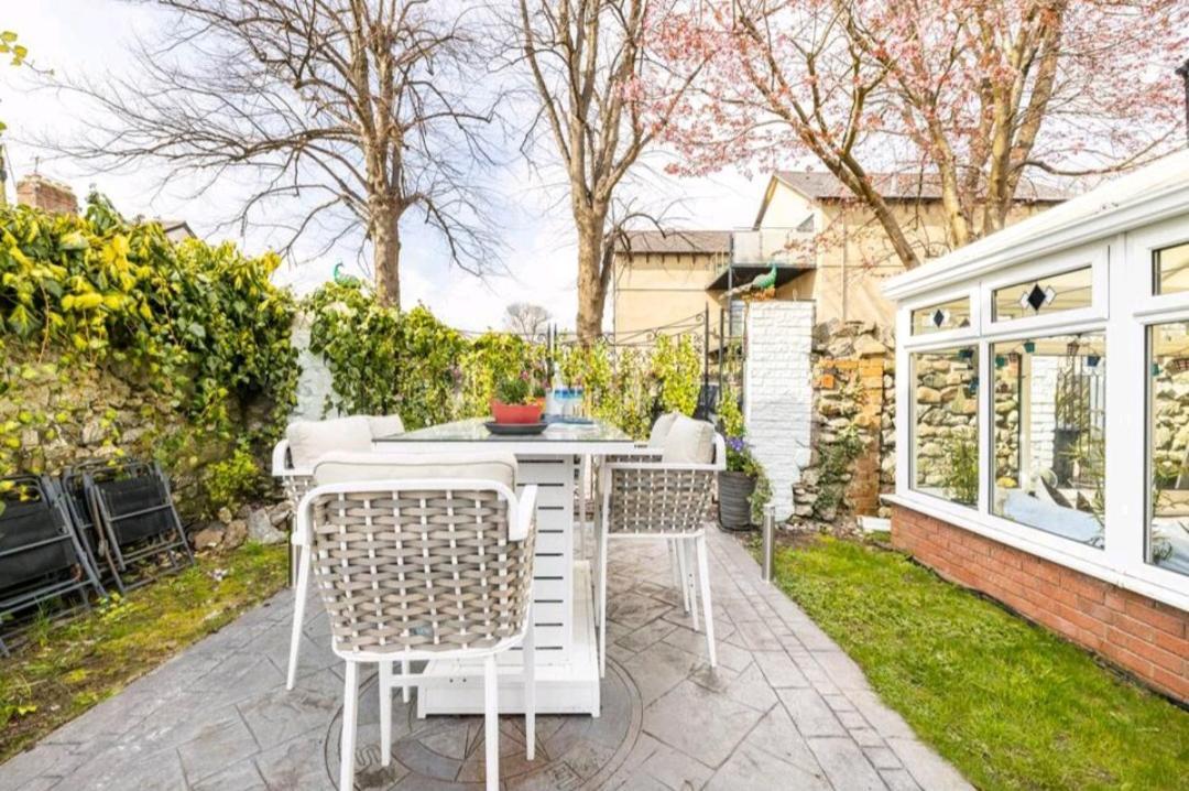 Guest house The Mews - Less Than 1km To Centre - Stadium - Castle - 10 Min Walk