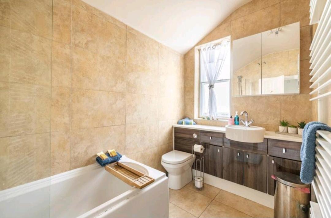 The Mews - Less Than 1km To Centre - Stadium - Castle - 10 Min Walk Guest house 5*