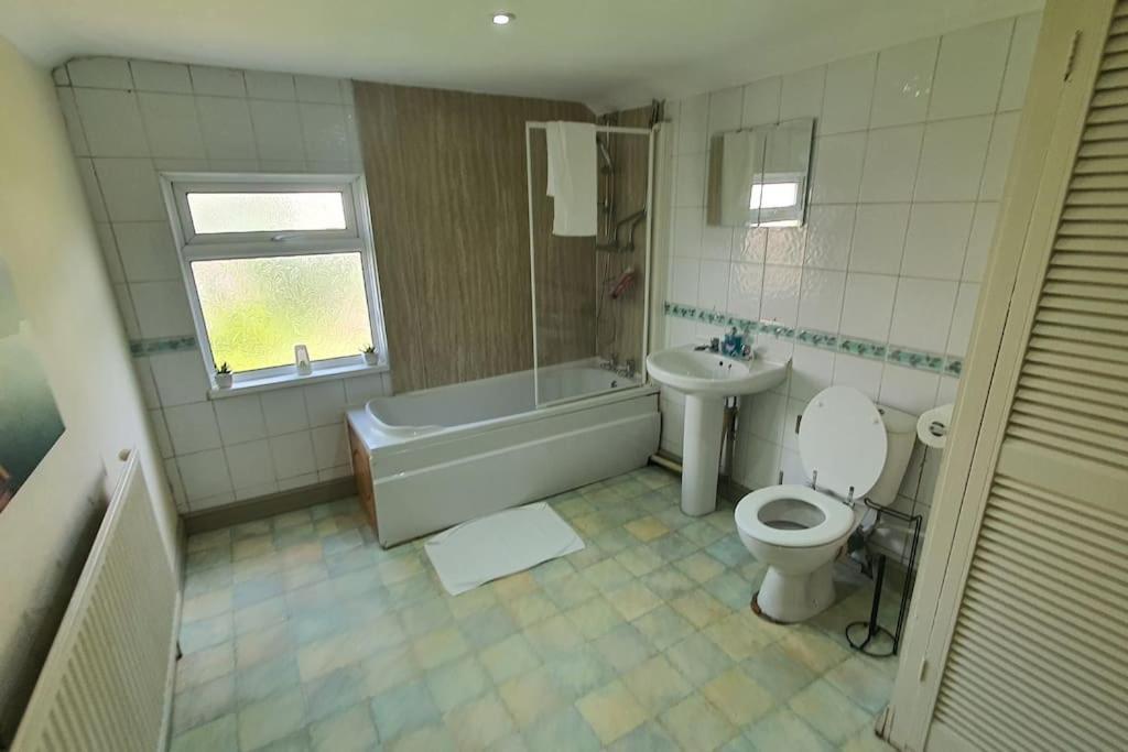 Free Netflix, Large House, Great Price Apartment
