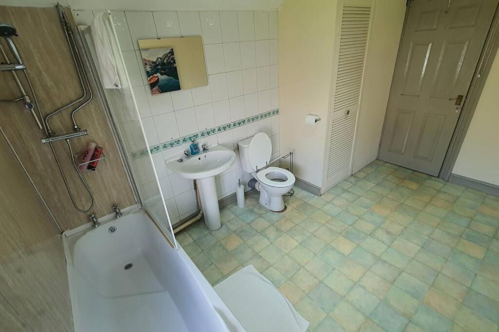 Free Netflix, Large House, Great Price Apartment