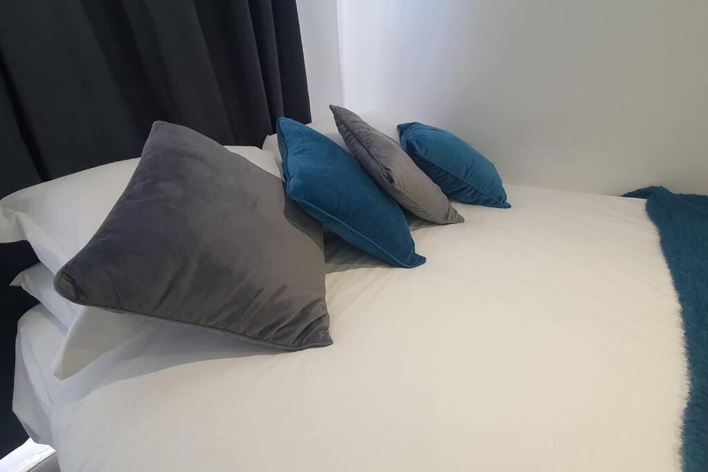 Apartment Free Netflix, Large House, Great Price *