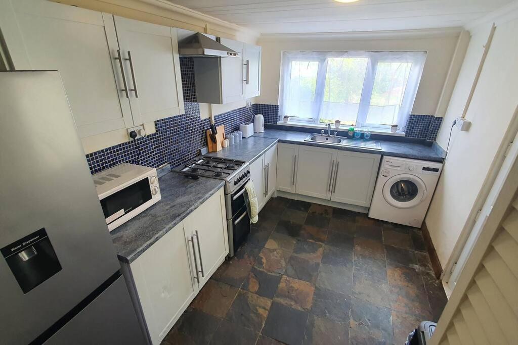 Free Netflix, Large House, Great Price Apartment *