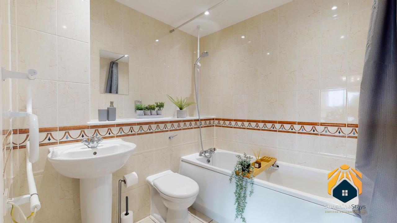 Stunning City Apartment! Sleeps 8 Apartment Cardiff