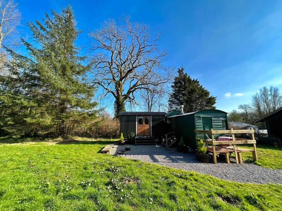 Chalet Shepherds Hut In Enclosed Field *