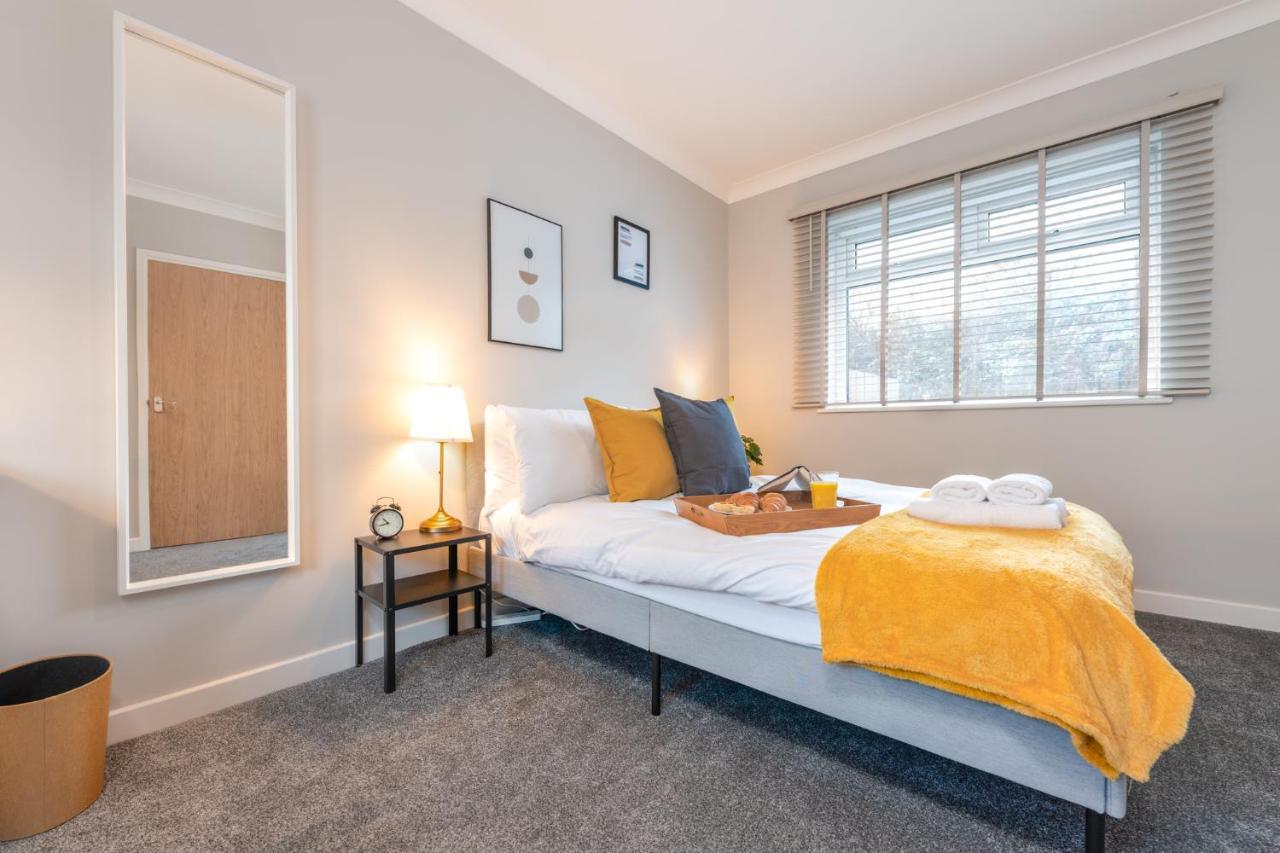 Apartment Stayright- 2 Bedroom House, Centrally Located & Close Walk To Centre *