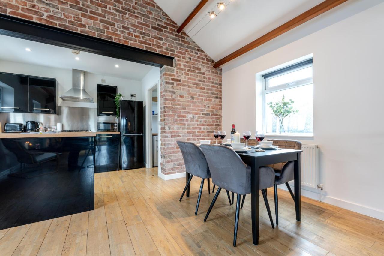 Stayright- 2 Bedroom House, Centrally Located & Close Walk To Centre * Cardiff