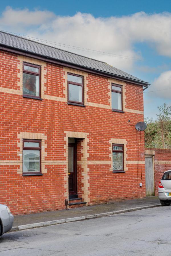 Apartment Stayright- 2 Bedroom House, Centrally Located & Close Walk To Centre
