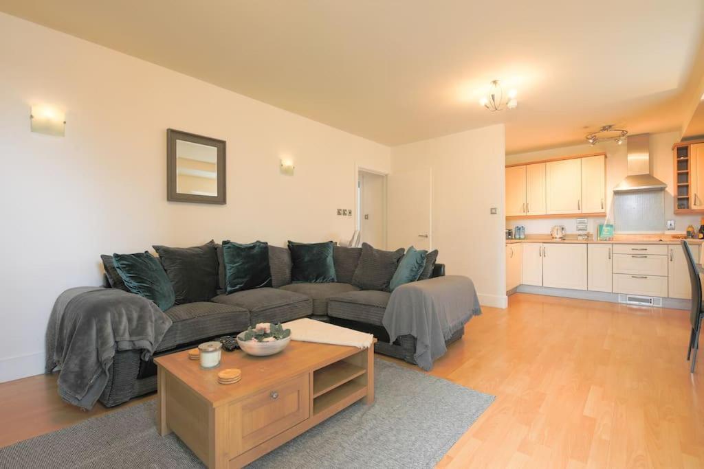 2 Bed Spacious In Cc *