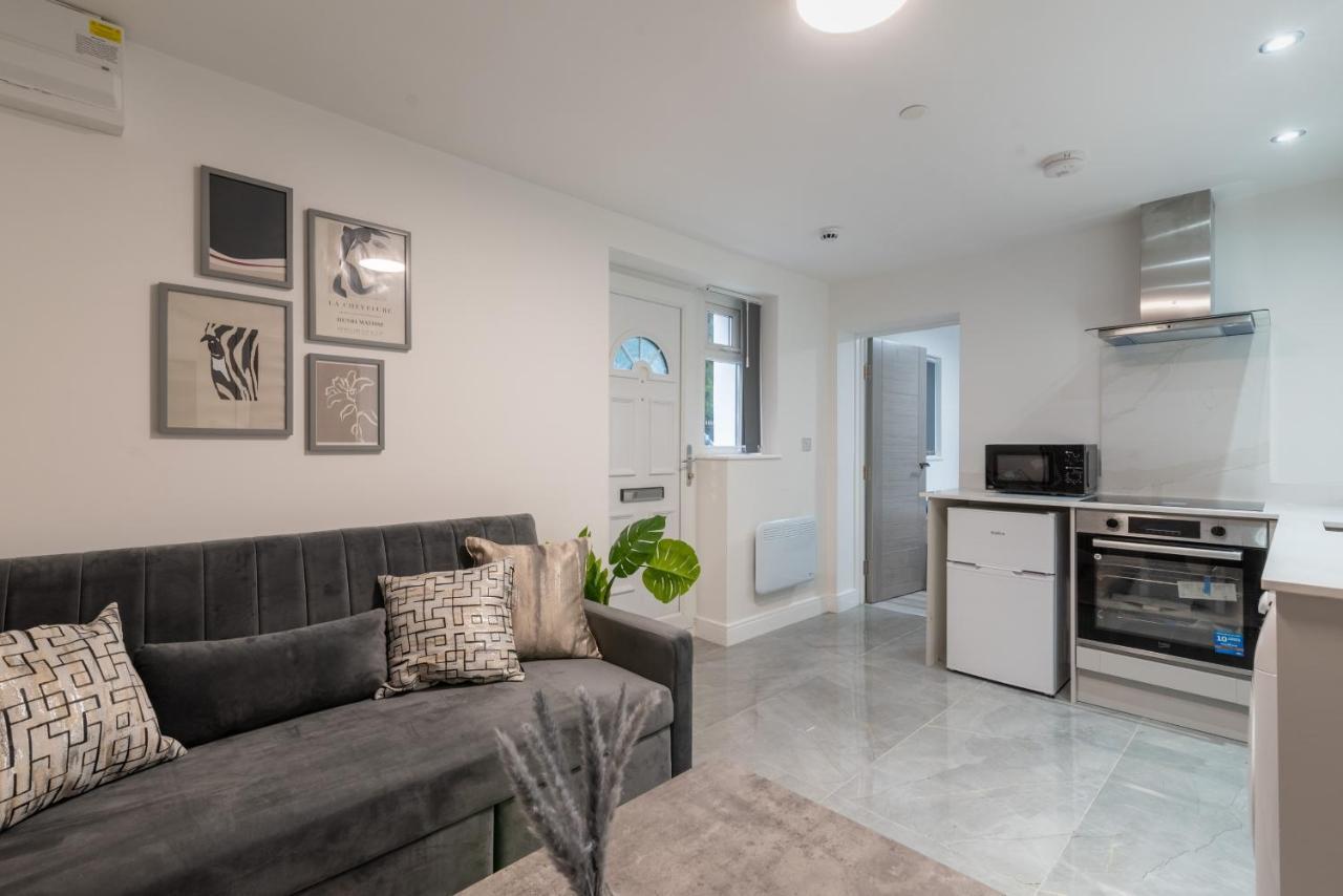Luxe Living * Cardiff