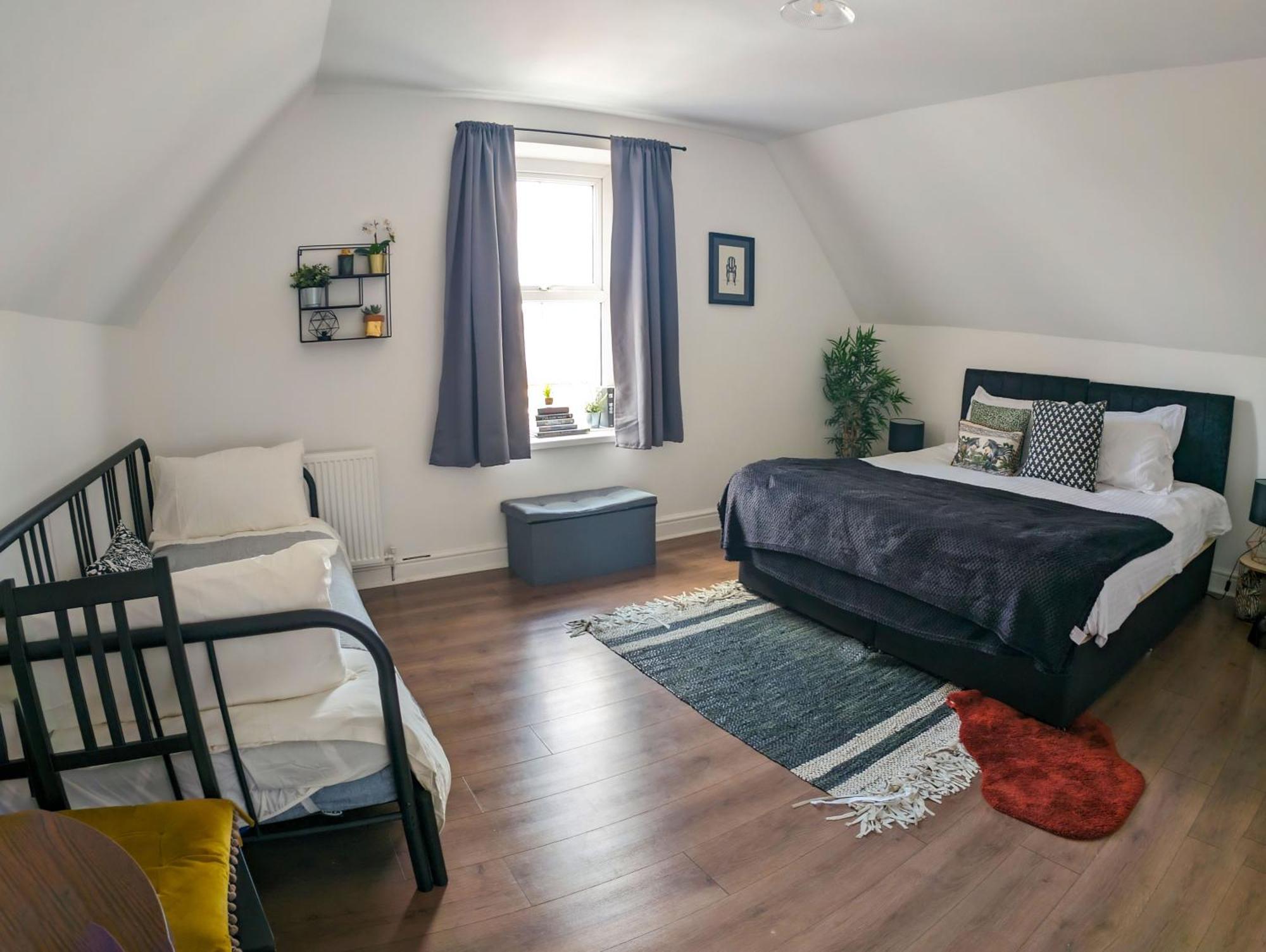 Phenix - Huge 3 Bed, Super Equipped Apartment. Apartment