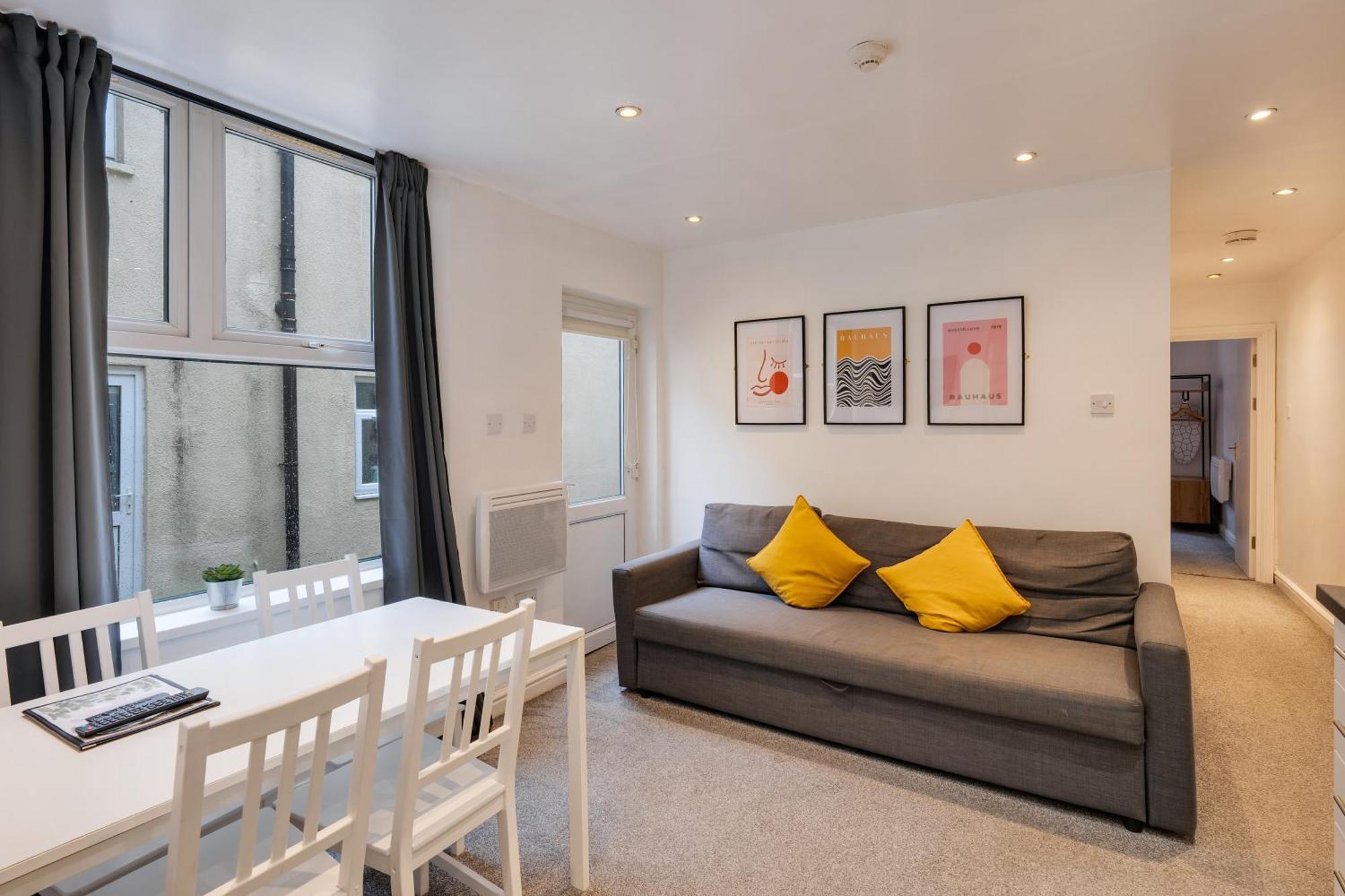 Apartment 2 Bedroom Aprtmnt For Upto 6 Nr Centre, Uni &parks *