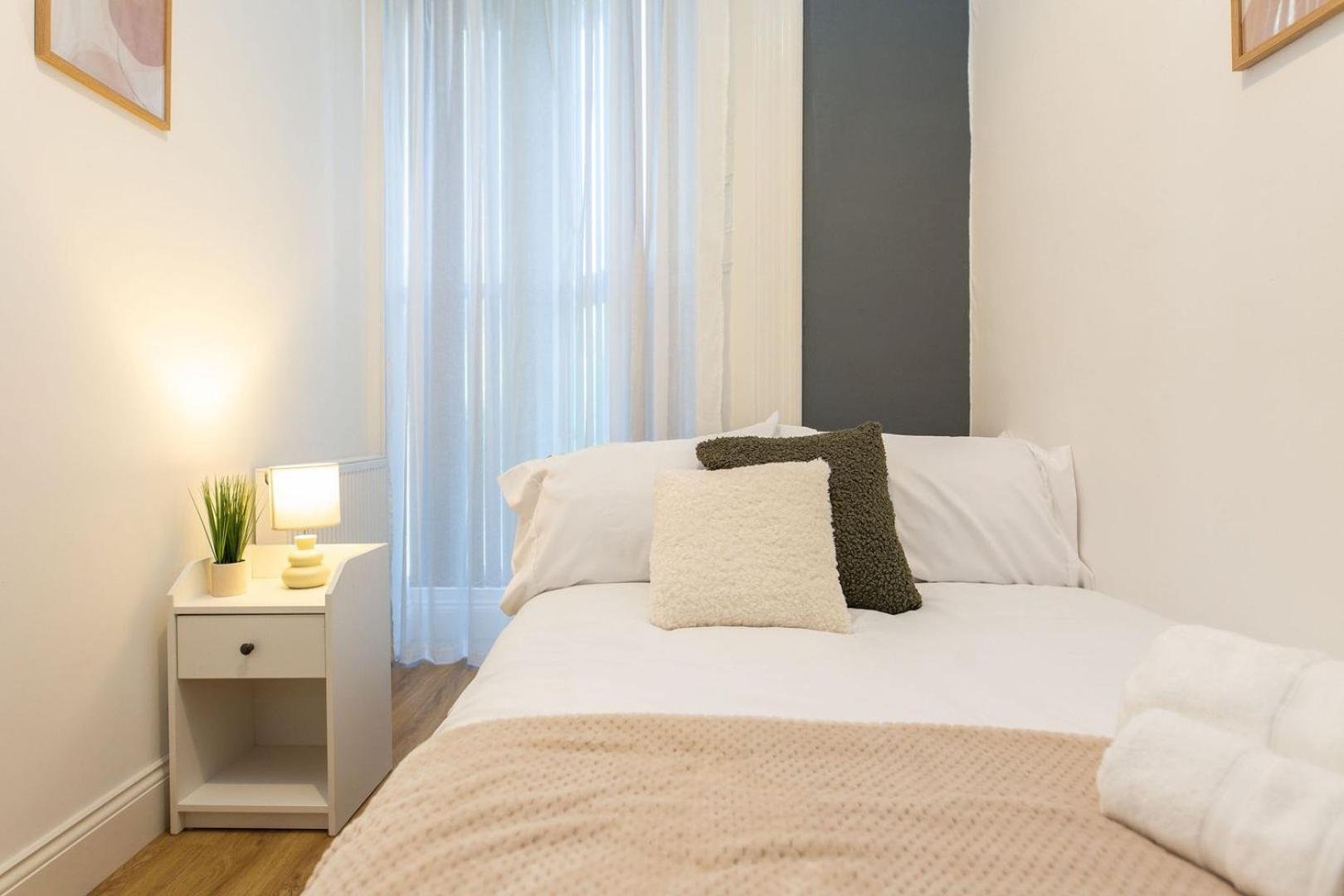 Apartment Cozy 2br Retreat | Prime Location *