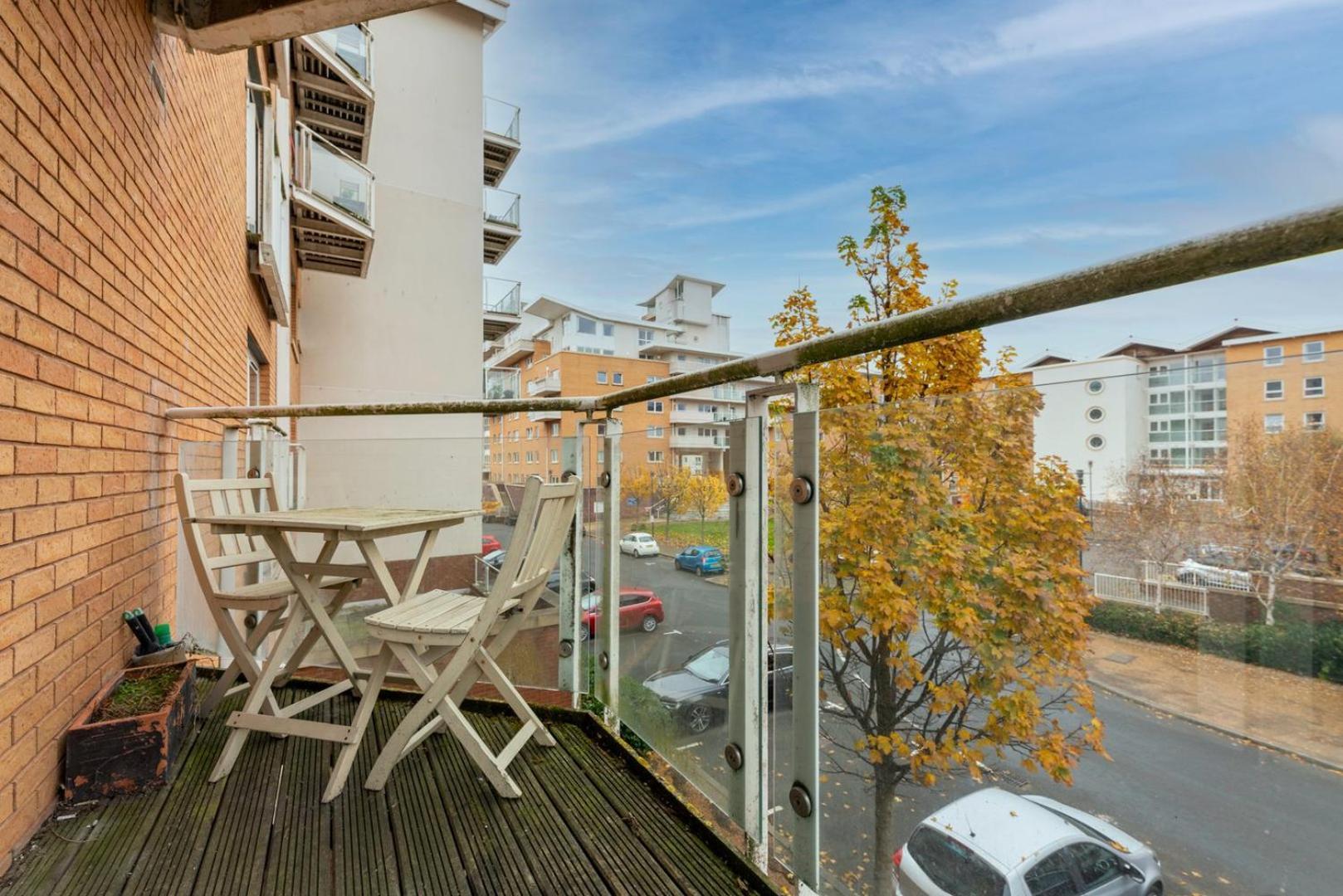 Cozy 2br Retreat | Prime Location Apartment Cardiff