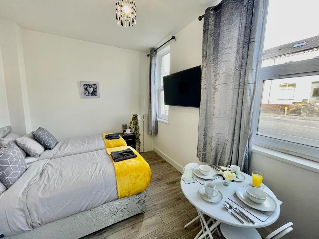 City Centre Apartment- Penarth Road