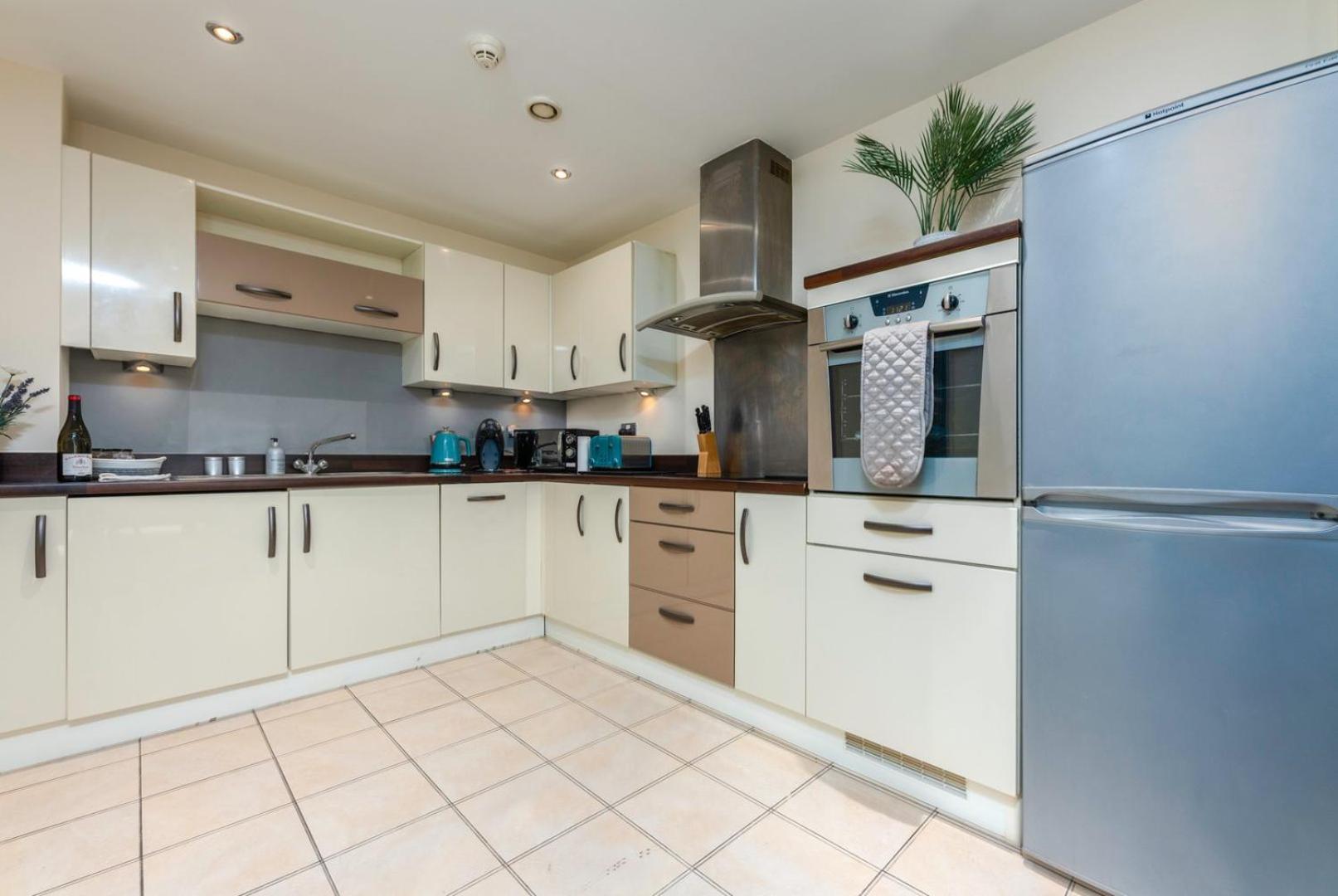 Cozy 2br Retreat | Prime Location *