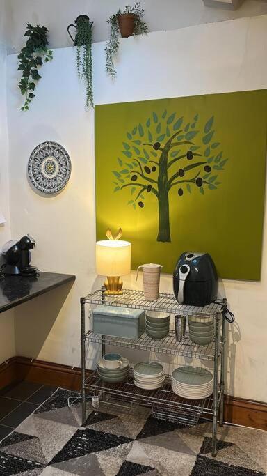 Just The Splott! Sleeps 6, 8 Mins To Stadium. Holiday home Cardiff