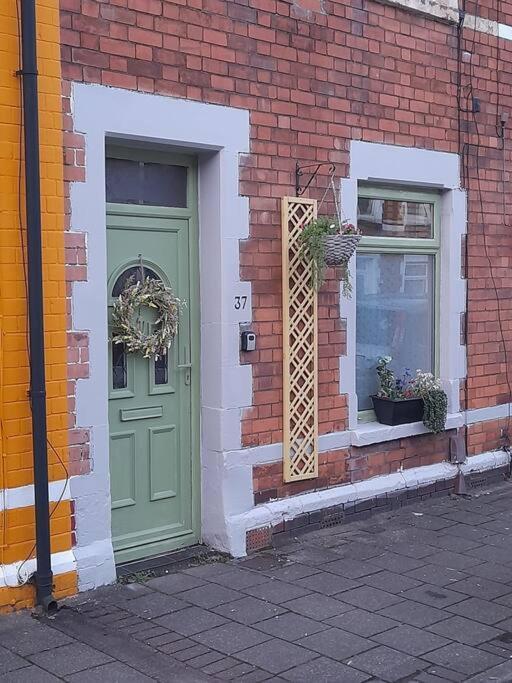 Just The Splott! Sleeps 6, 8 Mins To Stadium. Cardiff