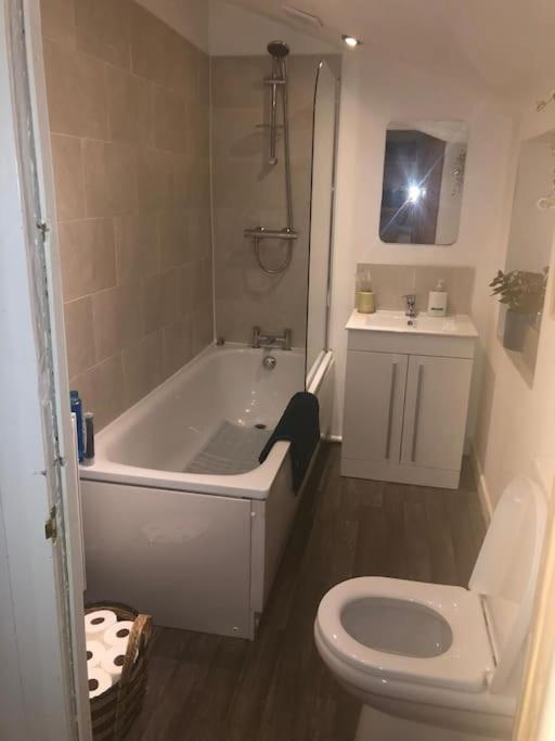 Just The Splott! Sleeps 6, 8 Mins To Stadium. Cardiff
