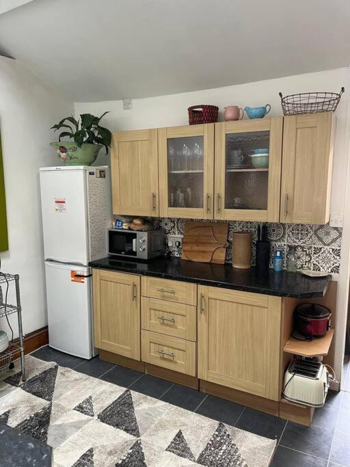 Just The Splott! Sleeps 6, 8 Mins To Stadium. * Cardiff
