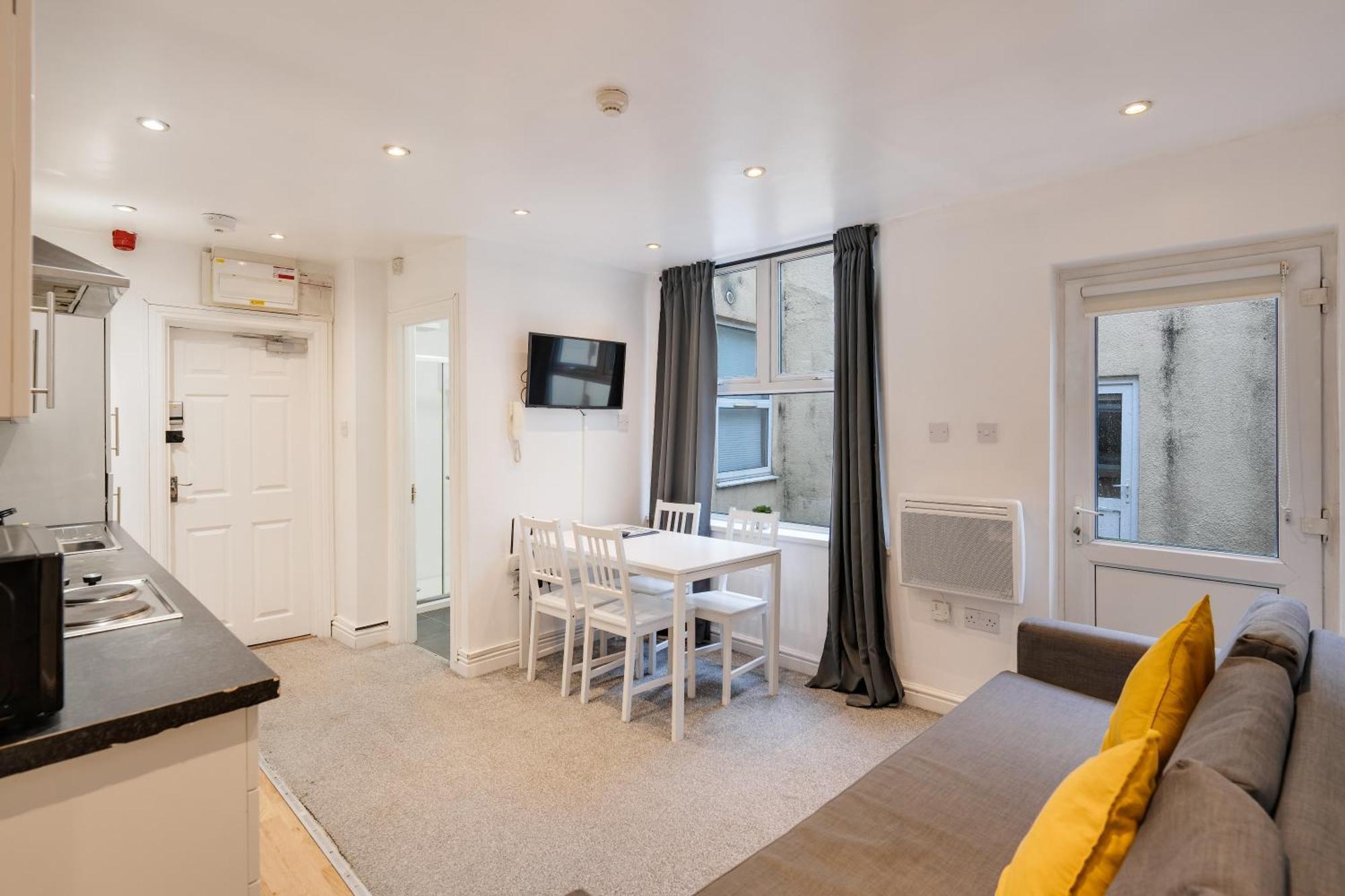 Apartment 2 Bedroom Aprtmnt For Upto 6 Nr Centre, Uni &parks Cardiff