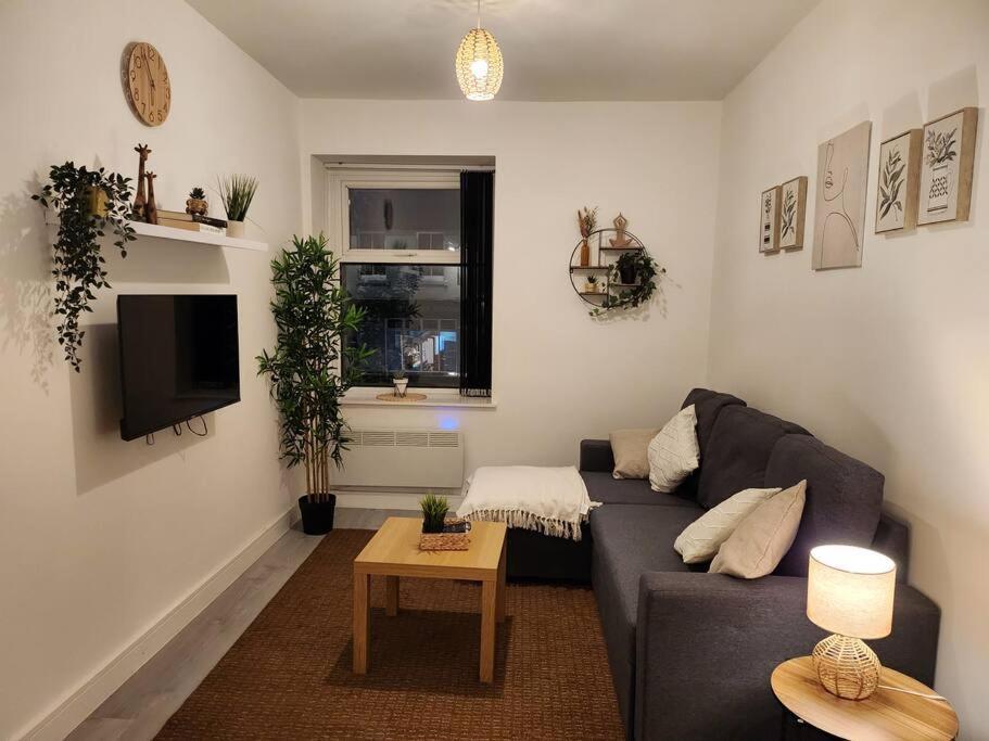 Supervalue 6 - Fast Wifi, Linen, Keyless Entry, Only 10 Mins - By Promise * Cardiff