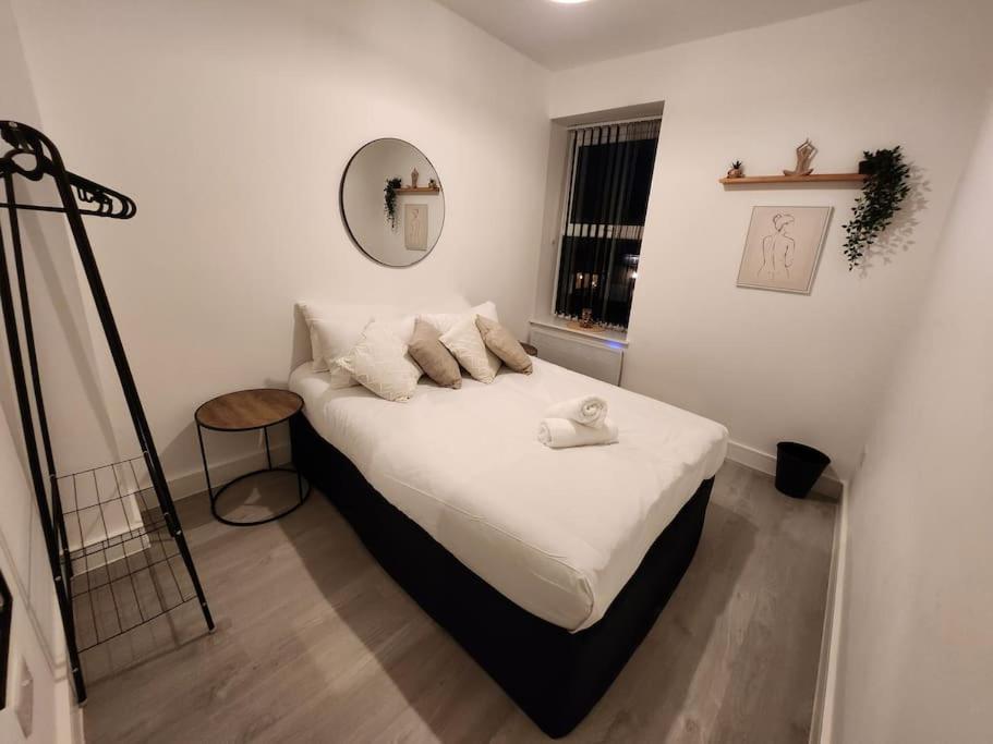 Supervalue 6 - Fast Wifi, Linen, Keyless Entry, Only 10 Mins - By Promise Apartment Cardiff