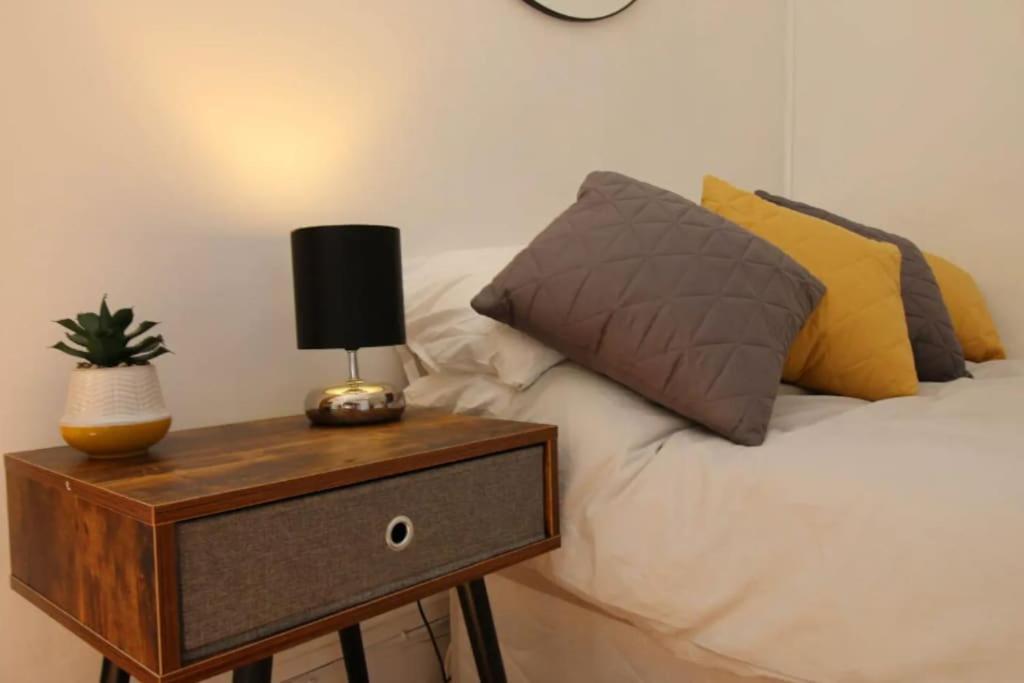 Big Value Bedsit By Promise Apartment Cardiff