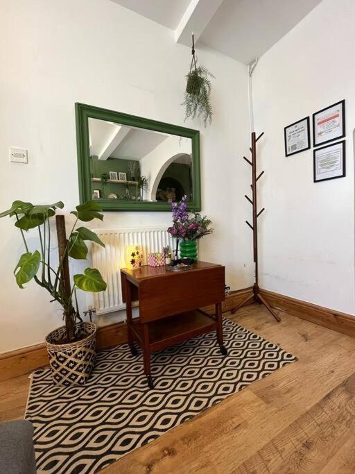 Just The Splott! Sleeps 6, 8 Mins To Stadium. Holiday home *