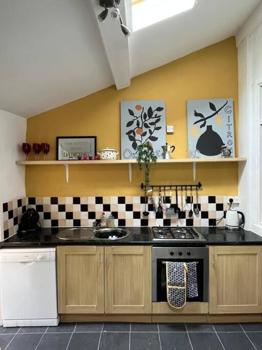 Holiday home Just The Splott! Sleeps 6, 8 Mins To Stadium. Cardiff