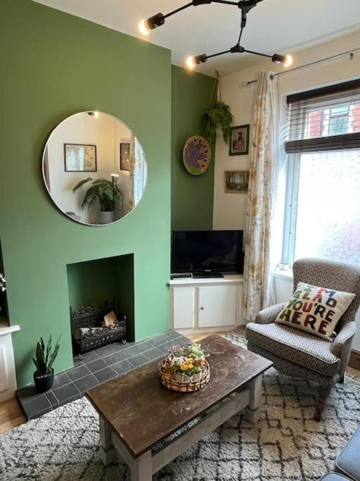 Just The Splott! Sleeps 6, 8 Mins To Stadium. * Cardiff