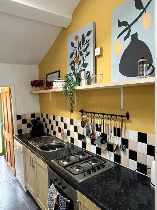 Just The Splott! Sleeps 6, 8 Mins To Stadium. * Cardiff