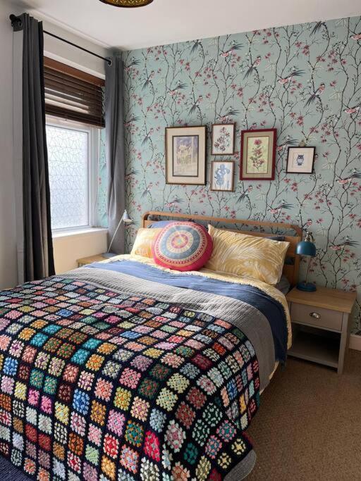 Just The Splott! Sleeps 6, 8 Mins To Stadium. Holiday home Cardiff