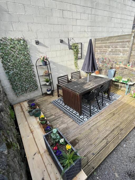 Just The Splott! Sleeps 6, 8 Mins To Stadium. Holiday home Cardiff