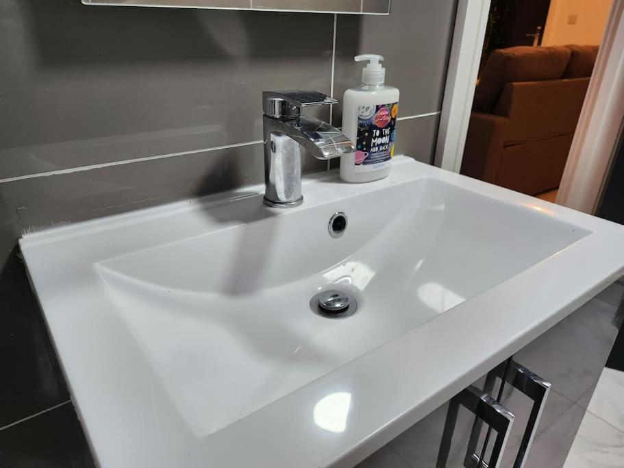 Flat 5 - 10 Min To Centre By Promise Apartment Cardiff