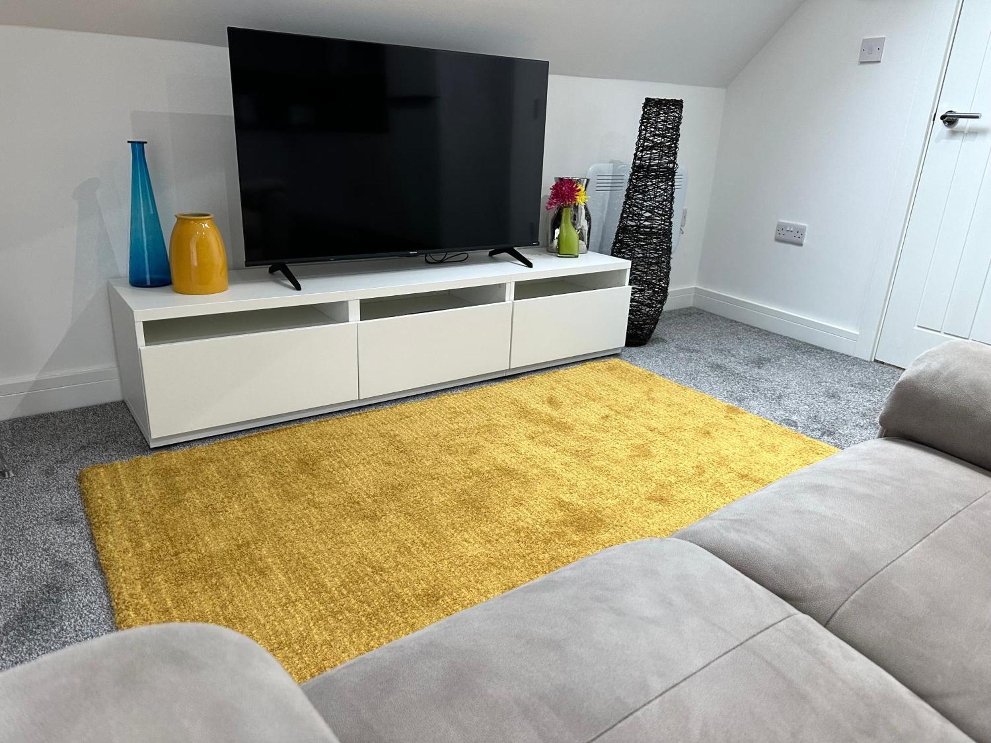 Vibrant Close To Centre Apartment