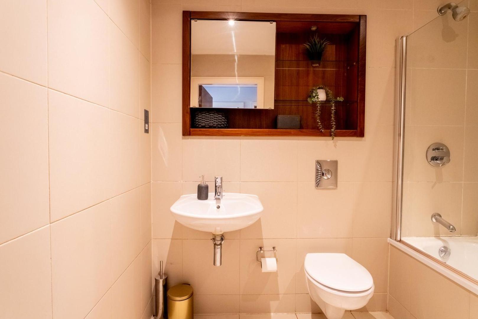 Apartment Smart Tv | Parking Nearby | 1br Cardiff