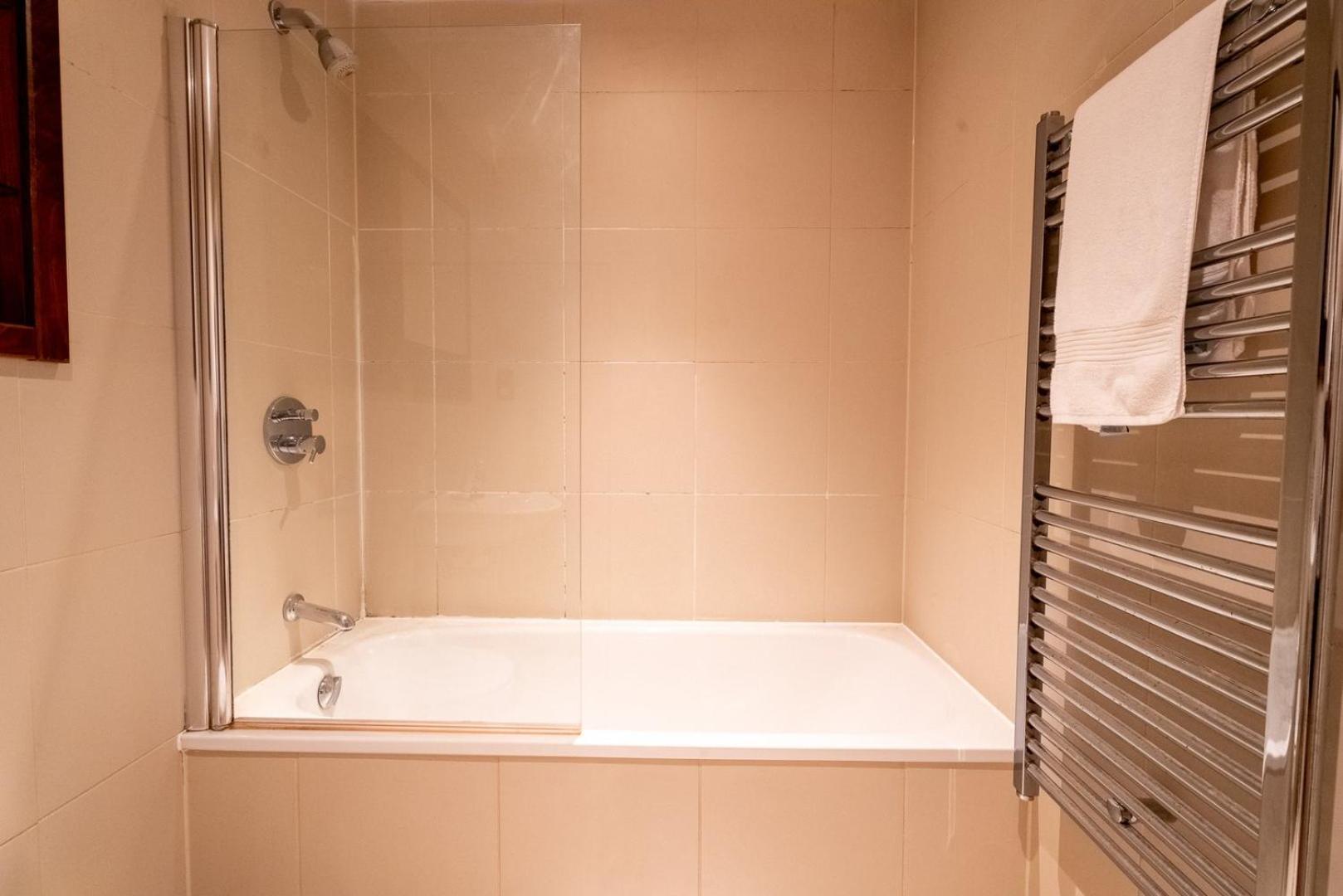 Smart Tv | Parking Nearby | 1br *