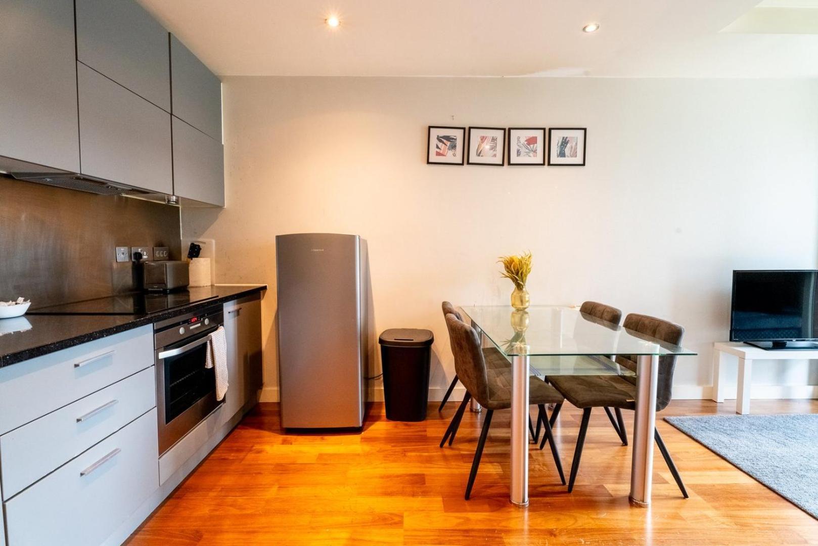 Apartment Smart Tv | Parking Nearby | 1br Cardiff