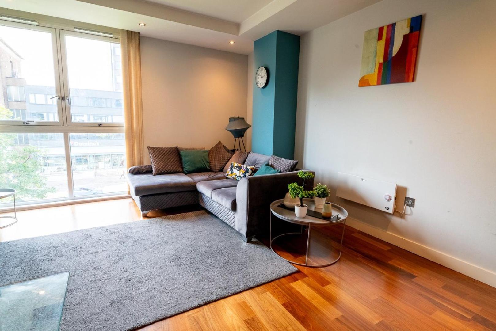 Smart Tv | Parking Nearby | 1br *
