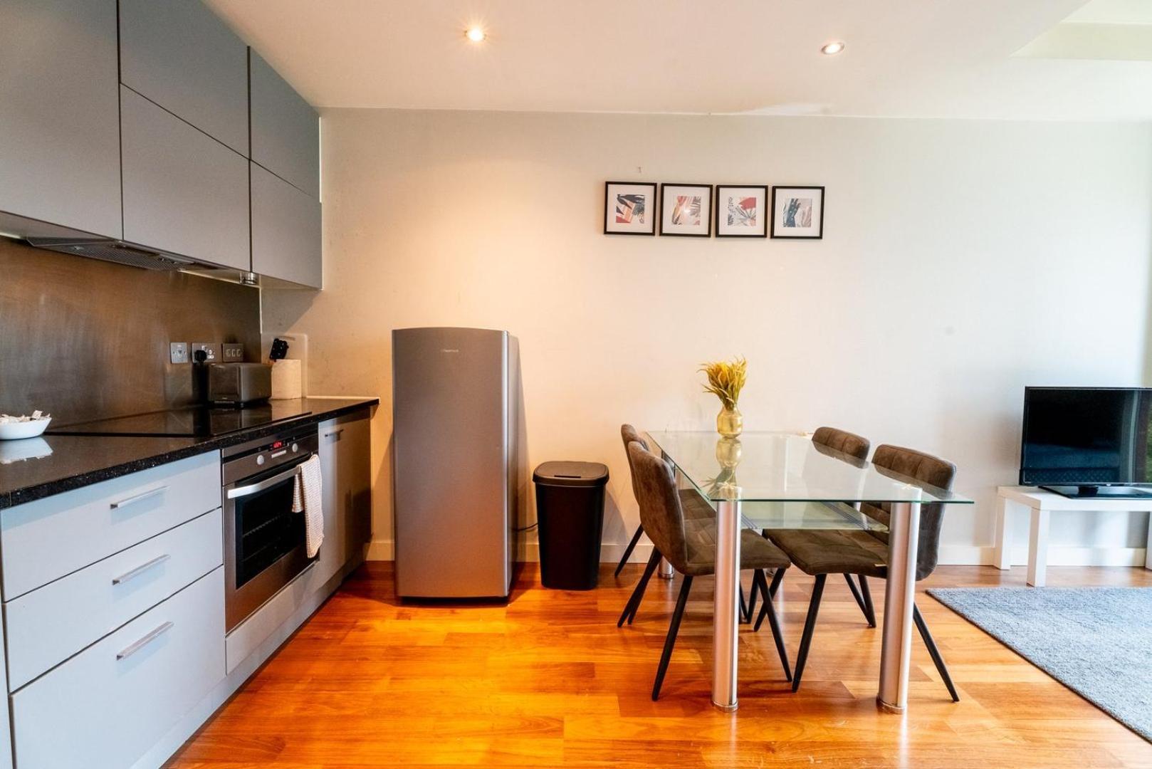 Smart Tv | Parking Nearby | 1br