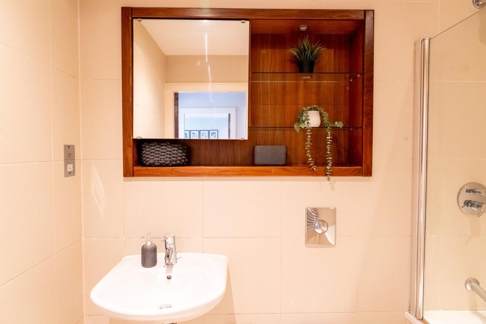 Smart Tv | Parking Nearby | 1br Apartment