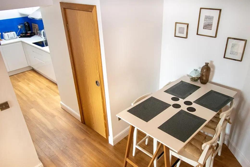 Seafront - The Nook Apartment Cardiff