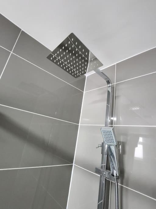 Flat 8 - 10 Min To Centre By Promise *