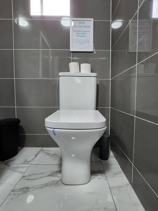 Flat 8 - 10 Min To Centre By Promise *