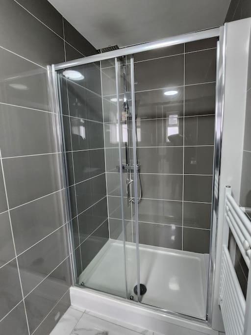 Flat 8 - 10 Min To Centre By Promise Apartment *
